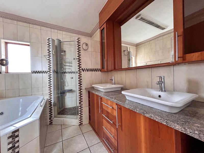5 Bedroom Property for Sale in Birdwood Estate North West
